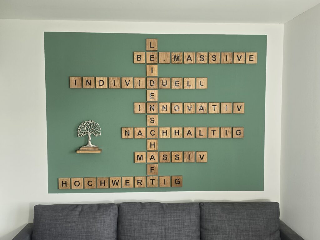 Philosophie und werte von be.massive als wandbild aus holzbuchstaben