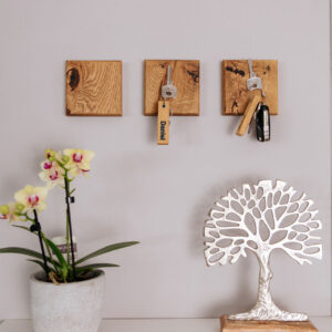 schluesselhalter-eiche-rustikal-magnetisch-be.massive schluesselhalter magnetisch aus massivholz eiche rustikal im flur als schluesselaufbewahrung von be.massive