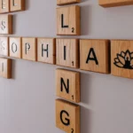 wanddeko buchstaben aus holz